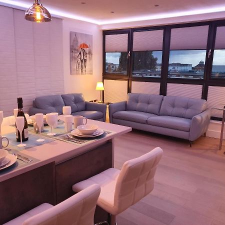 Central Penthouse With Hot Tub & Views 23 เชลเทนแฮม ภายนอก รูปภาพ