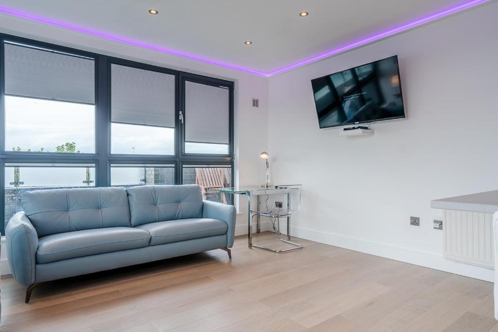 Central Penthouse With Hot Tub & Views 23 เชลเทนแฮม ภายนอก รูปภาพ