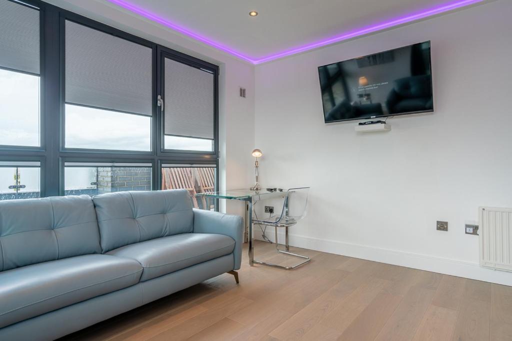 Central Penthouse With Hot Tub & Views 23 เชลเทนแฮม ภายนอก รูปภาพ