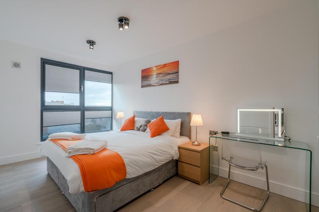 Central Penthouse With Hot Tub & Views 23 เชลเทนแฮม ภายนอก รูปภาพ